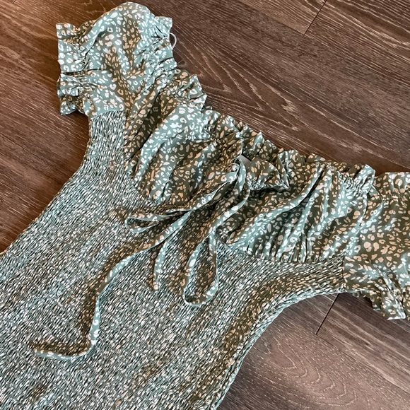 Princess Polly Green Floral Bodysuit - Picture 6 of 6